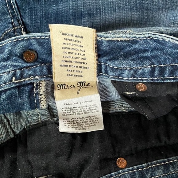 Miss Me Signature Bootcut Jeans                  Sz 29” X W, 31”L Lots of Bling! - Picture 8 of 9